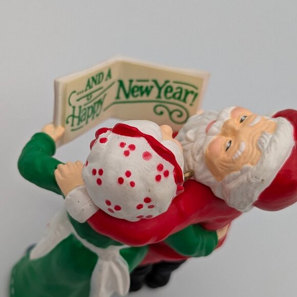 Hallmark Keepsake Holiday Duet 1989, 4th in the Mr. and Mrs. Claus Series - Picture 7 of 11